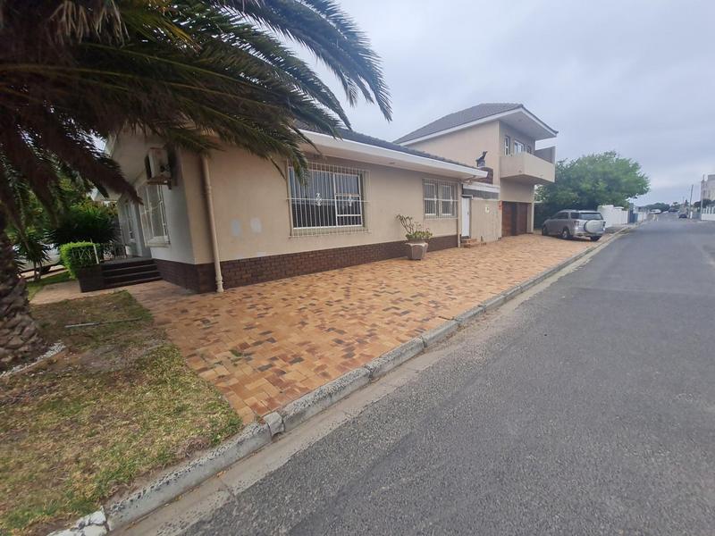 To Let 3 Bedroom Property for Rent in Strand Western Cape
